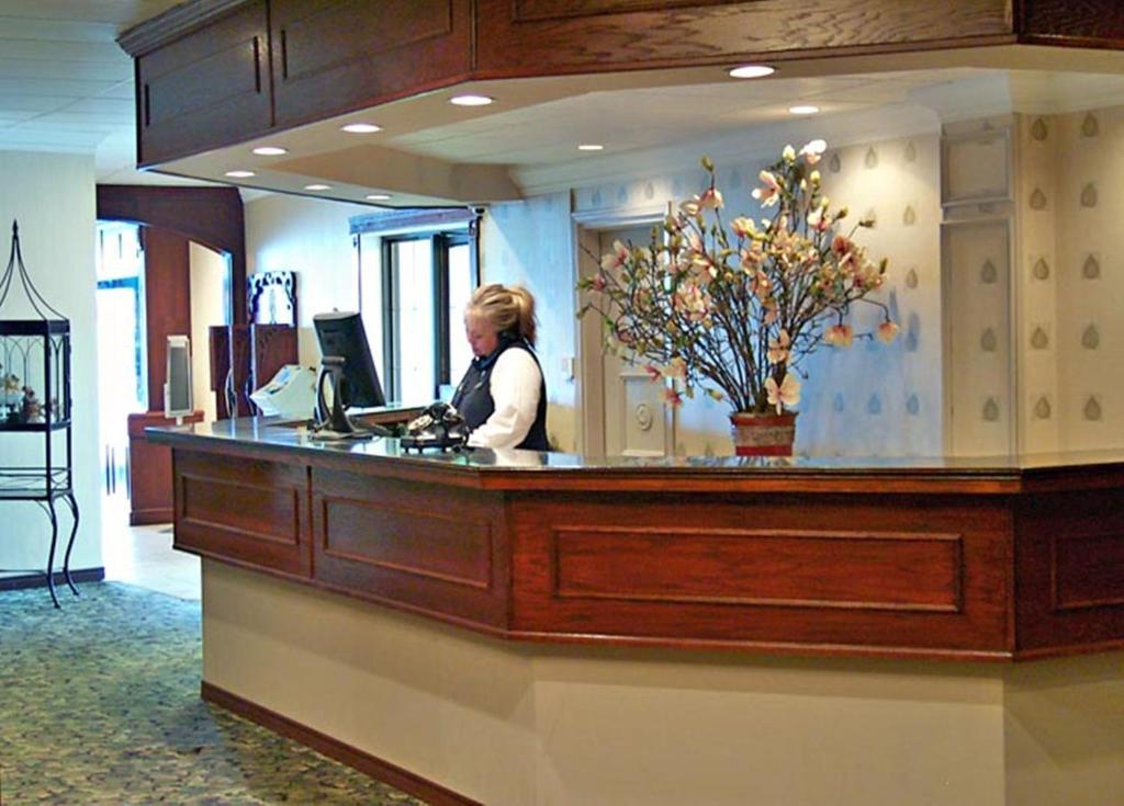 Ambassador Hotel Sudbury Bagian luar foto