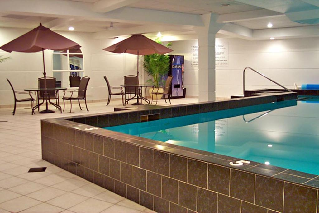 Ambassador Hotel Sudbury Bagian luar foto