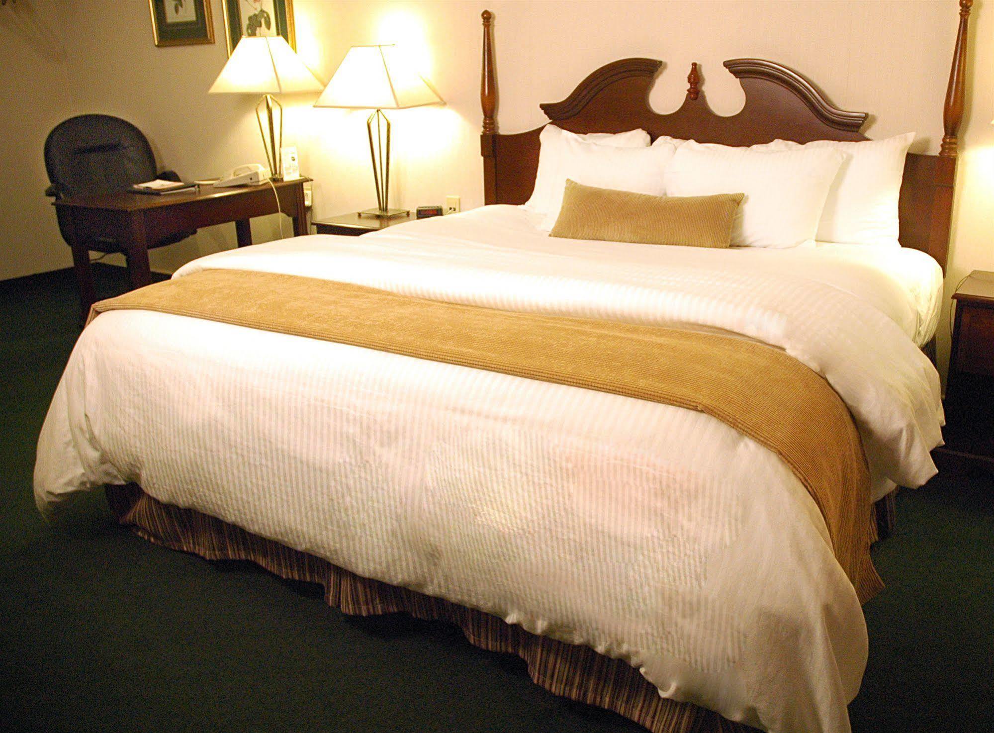 Ambassador Hotel Sudbury Bagian luar foto