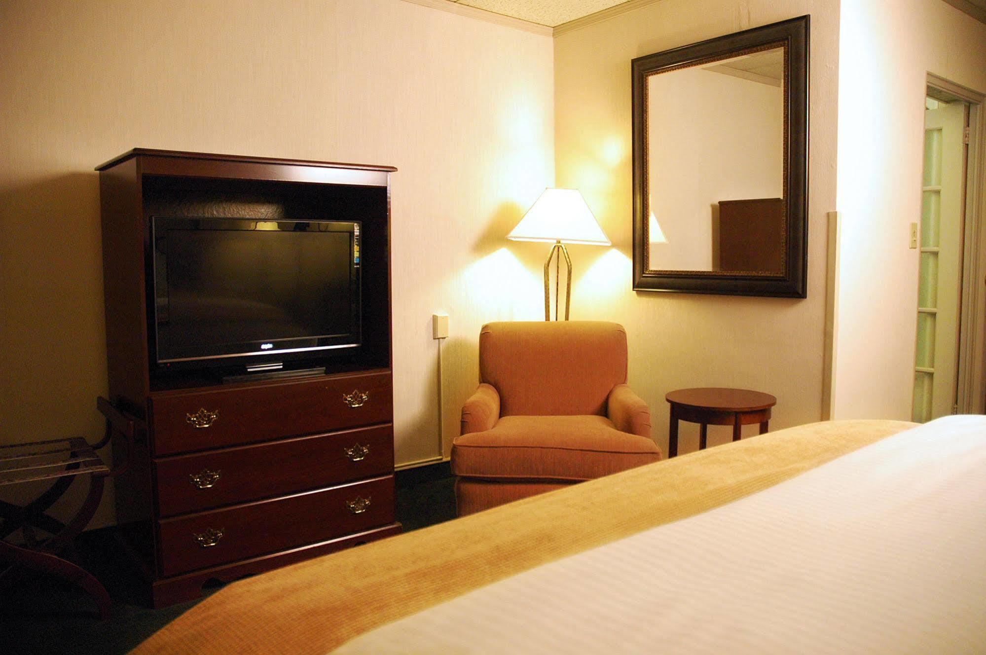 Ambassador Hotel Sudbury Bagian luar foto