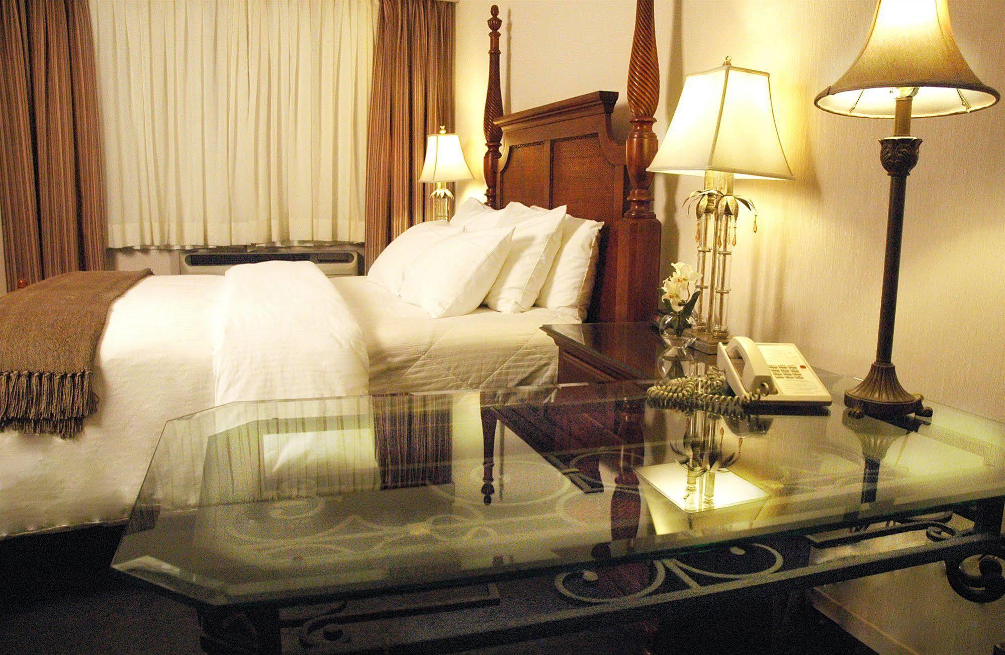 Ambassador Hotel Sudbury Bagian luar foto