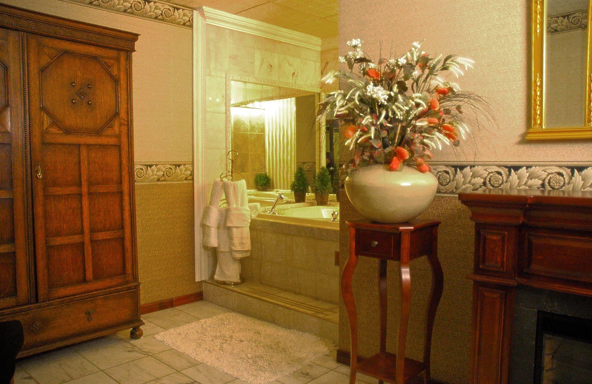 Ambassador Hotel Sudbury Bagian luar foto